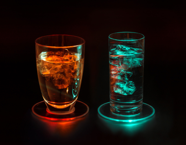 LED Untersetzer Bierdeckel Leuchtend für Getränke ON/Off Taste Getränke Wasserdicht Untersetzer Acryl Rund für Gläser Flaschen Partys Hochzeiten Bar